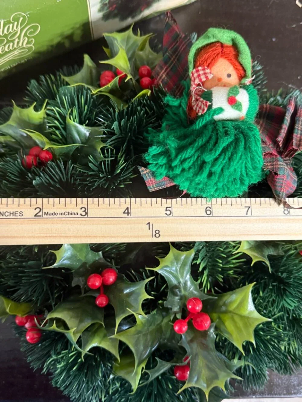 Vintage Hallmark Christmas Decor Yarn Doll Holiday Wreath 10